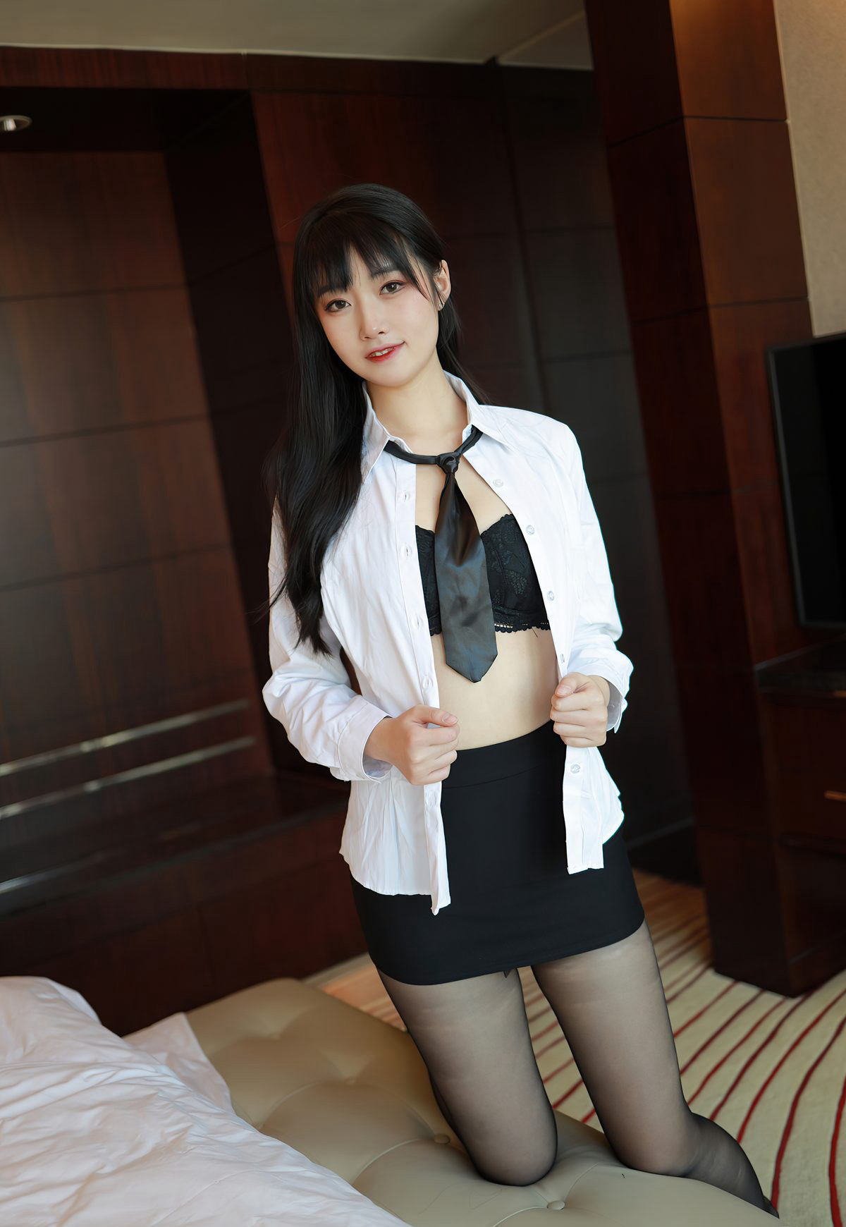 锅包又2021黑丝制服诱惑高跟制服极品美腿