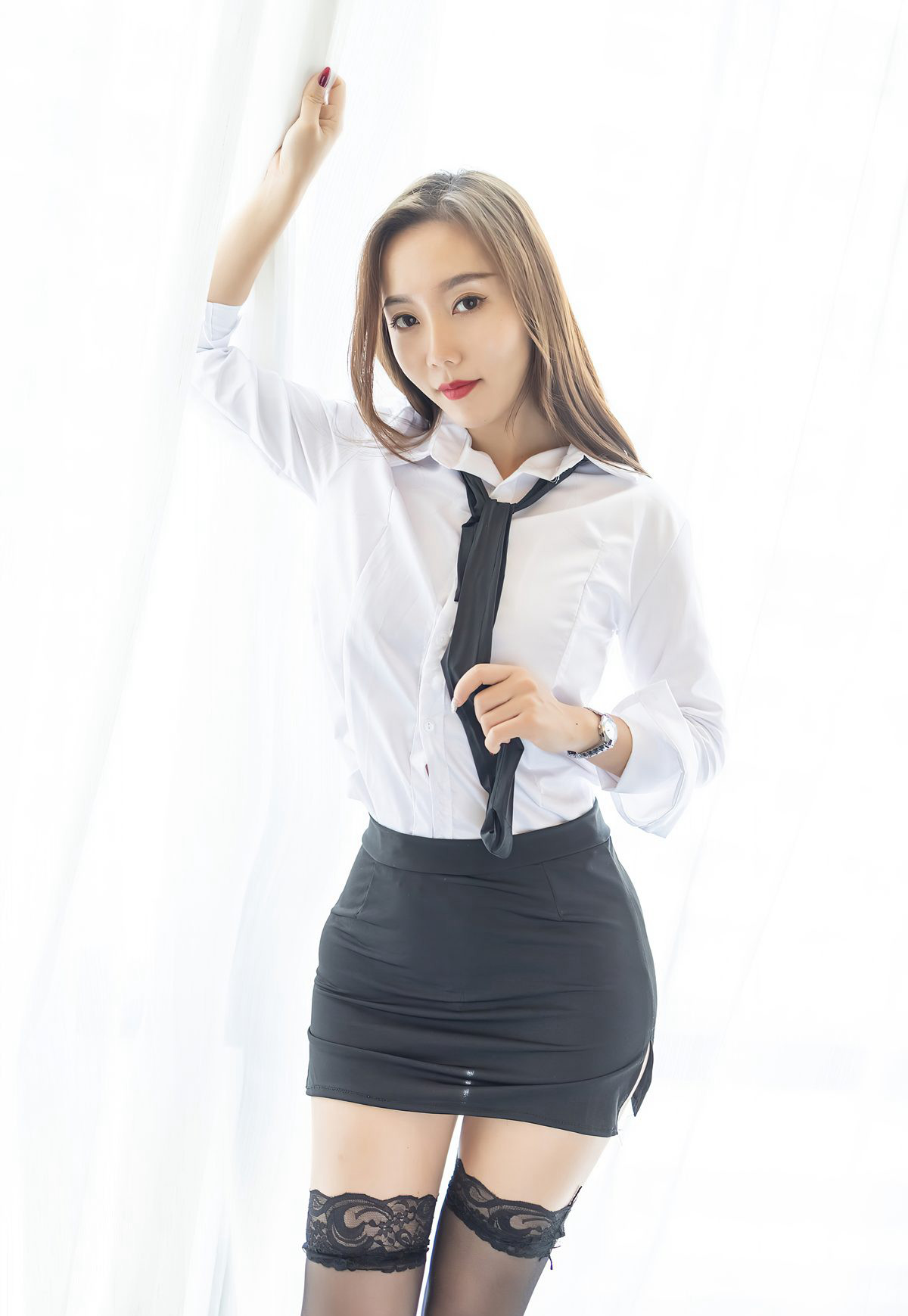 艾静香制服秘书性感黑丝袜诱惑短裙丰满美臀写真