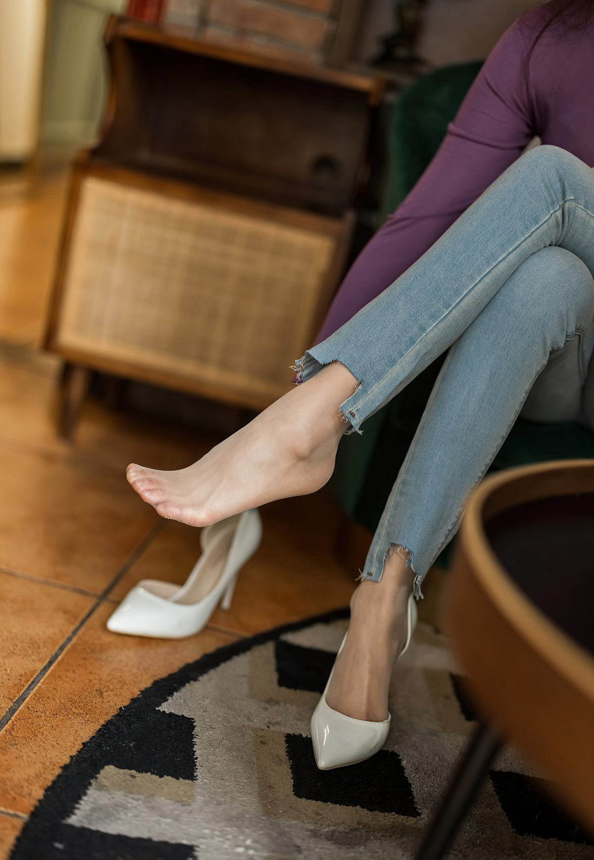 爱蜜社小狐狸2021极品肉丝袜性感紧身牛仔裤诱惑丰满美臀