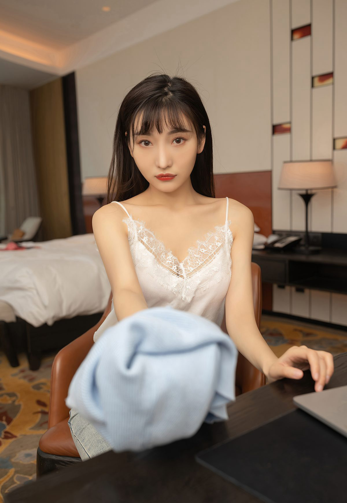 陆萱萱2021紧身牛仔裤办公室剧情脱丝袜诱惑高跟风骚姿势