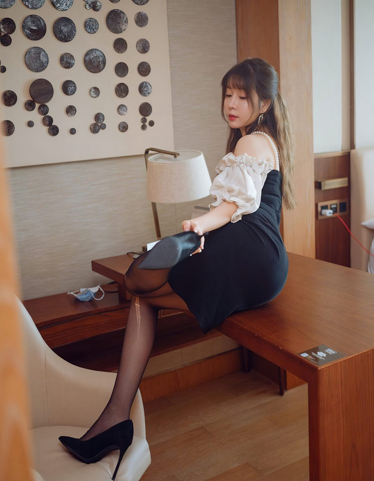 王雨纯性感大胸秘书2021风骚裸胸诱惑黑丝制服写真