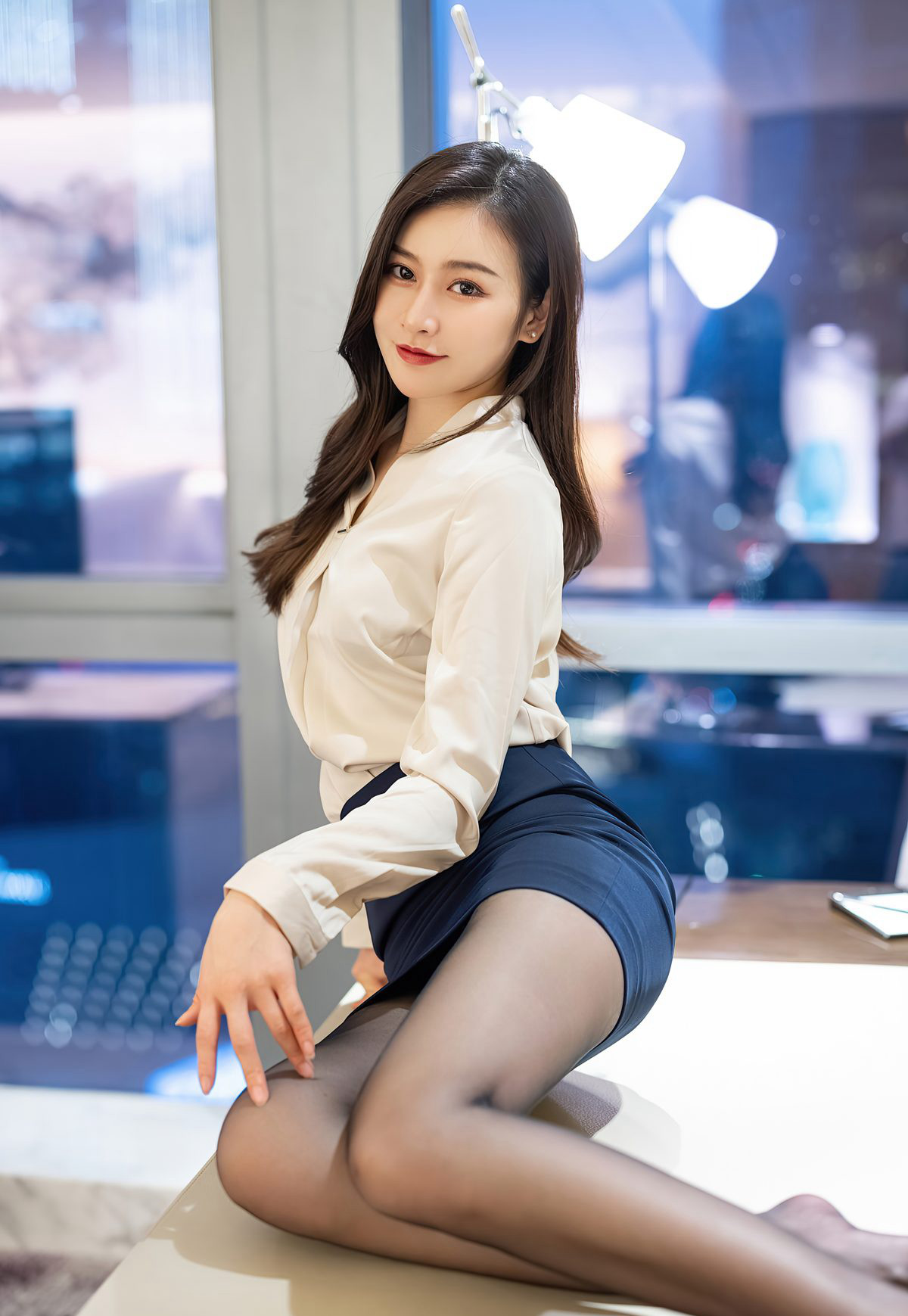 爱蜜社性感黑丝高跟秘书Vanessa风骚脱丝袜