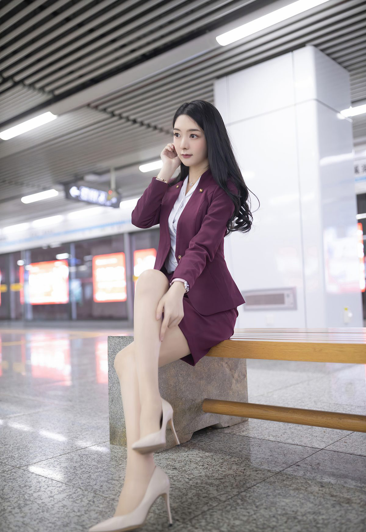 小热巴2021性感空姐下班制服风骚肉丝袜美腿高跟