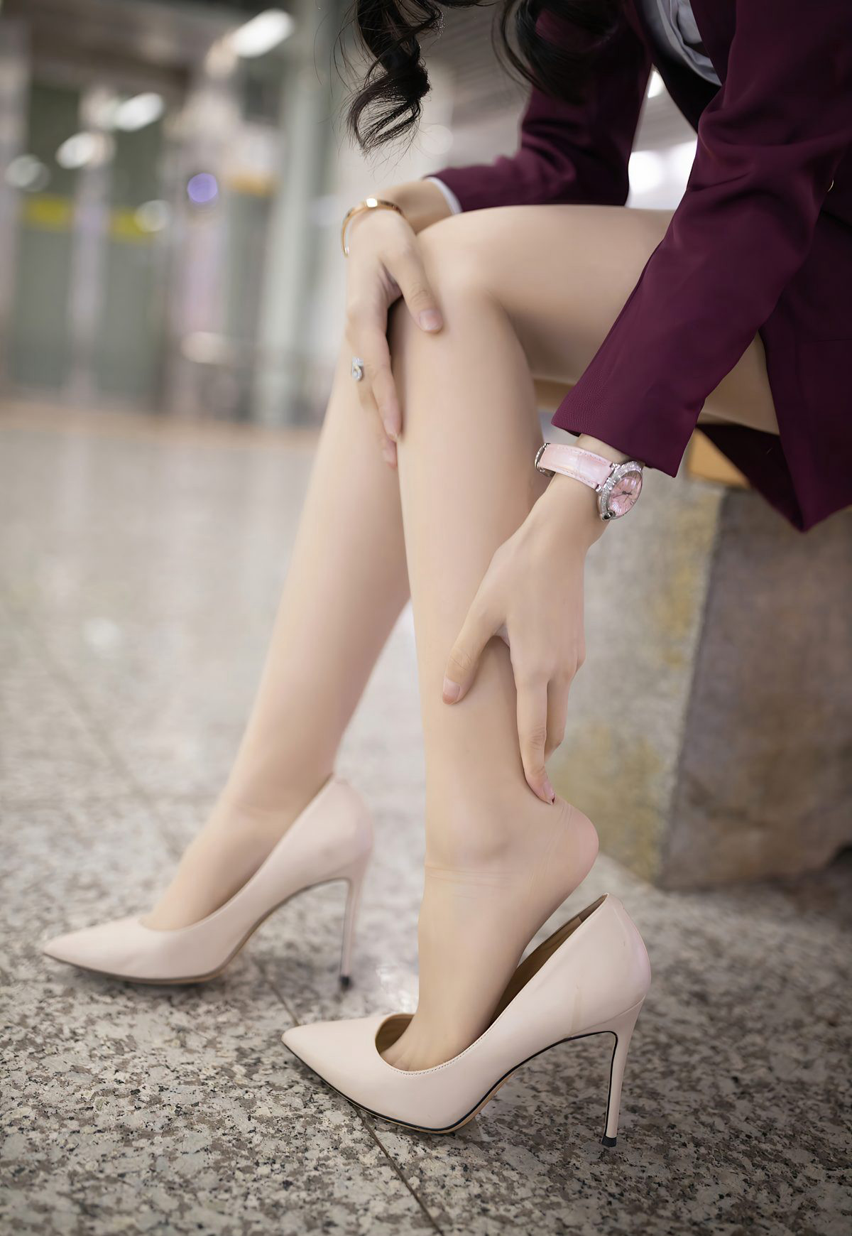 小热巴2021性感空姐下班制服风骚肉丝袜美腿高跟