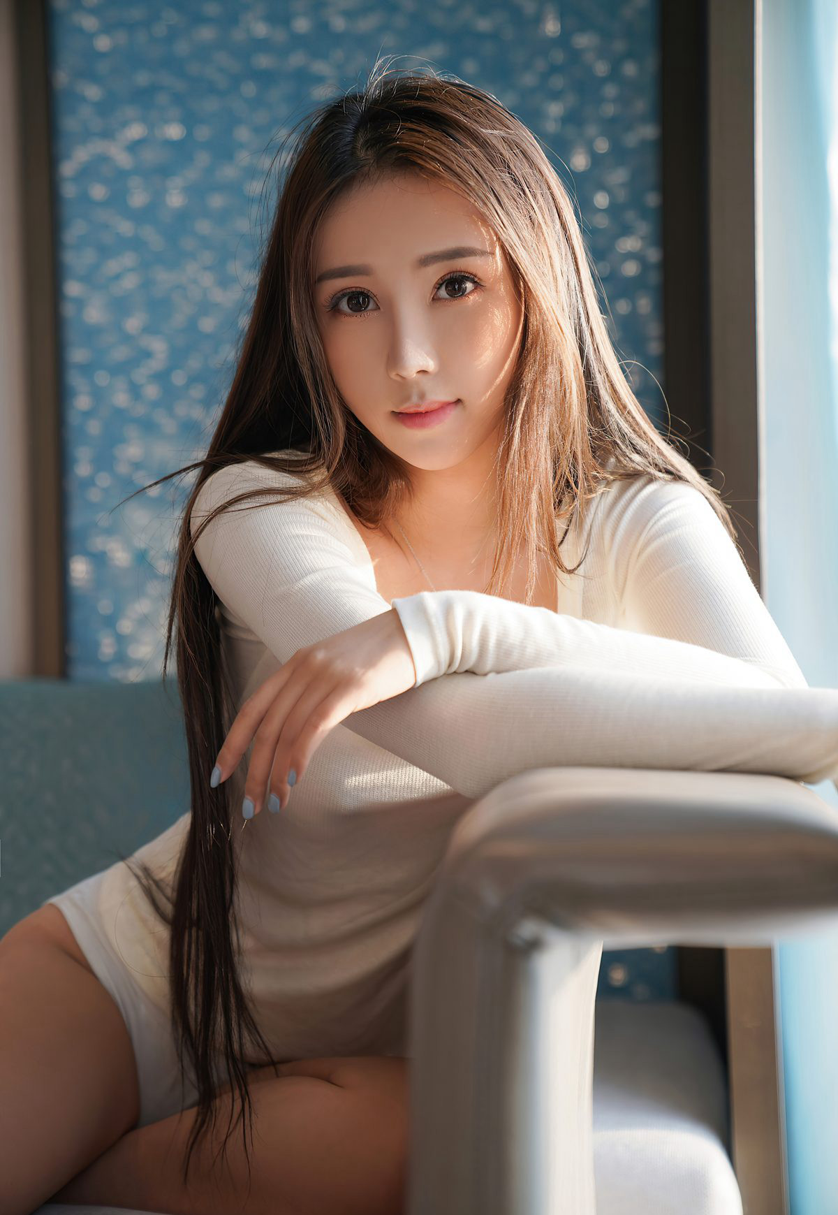 性感大胸超漂亮气质风骚裸胸妹子沙发上风骚姿势