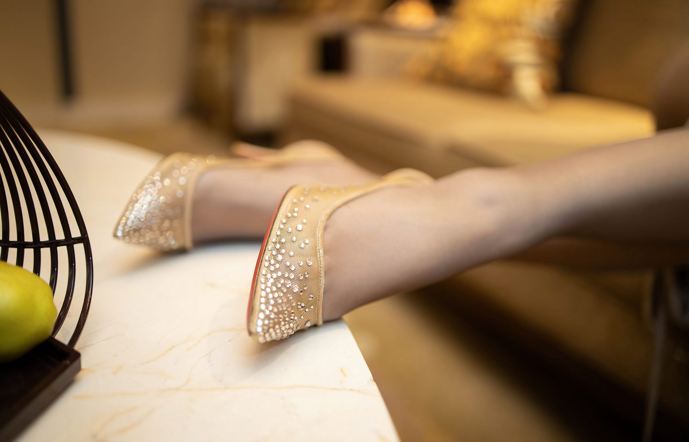 Carina梦绮风骚灰色丝袜美腿高跟性感脱丝袜