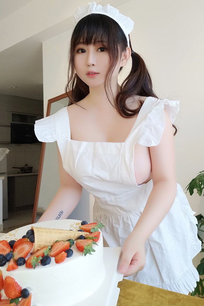 少女厨娘依酱完美巨乳不经意侧漏