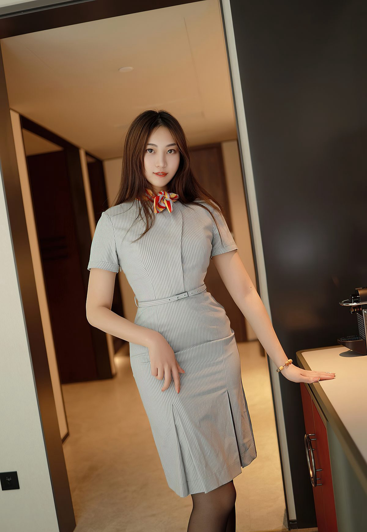 郑颖姗空姐制服诱惑黑丝袜丰满微胖美少妇高跟性感写真