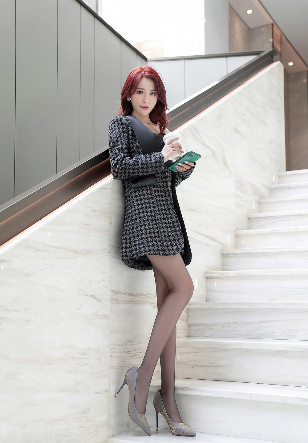 周慕汐2021性感制服秘书高跟脱黑丝袜剧情性感写真