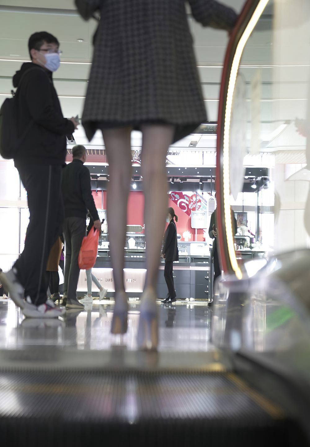 周慕汐2021性感制服秘书高跟脱黑丝袜剧情性感写真