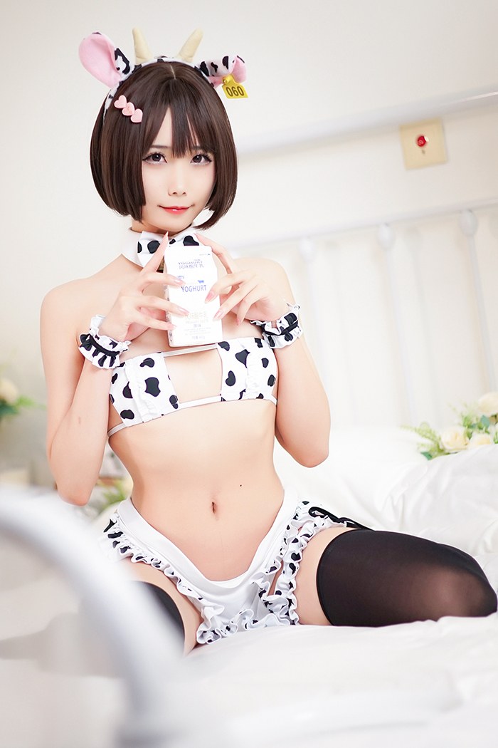 奶牛女仆晓美嫣羞涩微乳奶香四溢