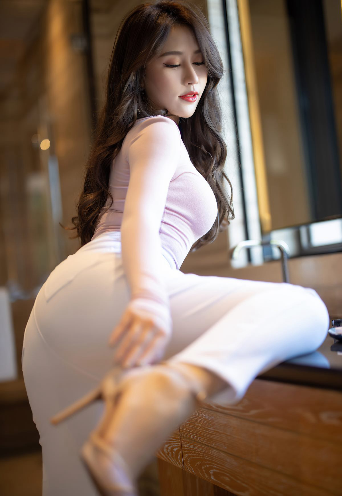 徐安安高翘臀姿势紧身美臀诱惑肉丝袜高跟丰满大胸