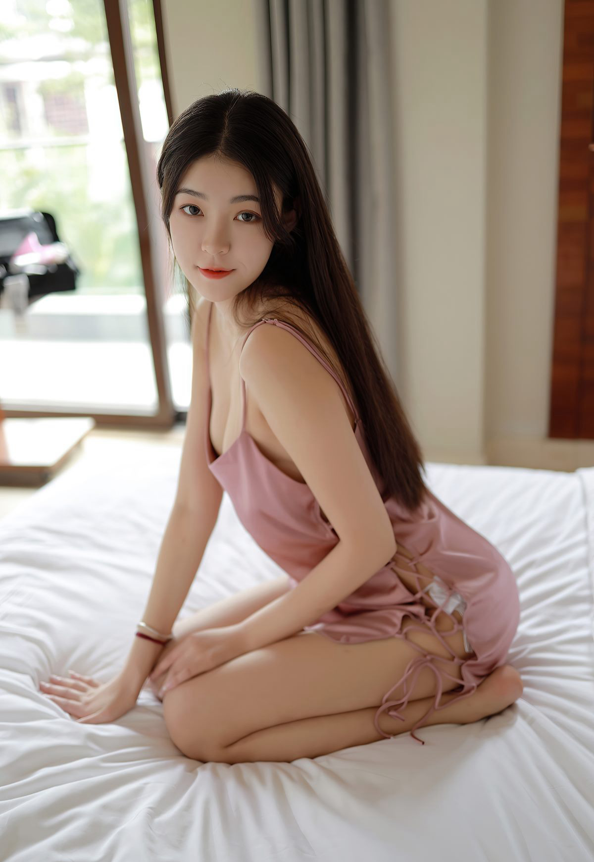 苏雨彤2021高颜值美少妇床上风骚姿势诱惑美腿