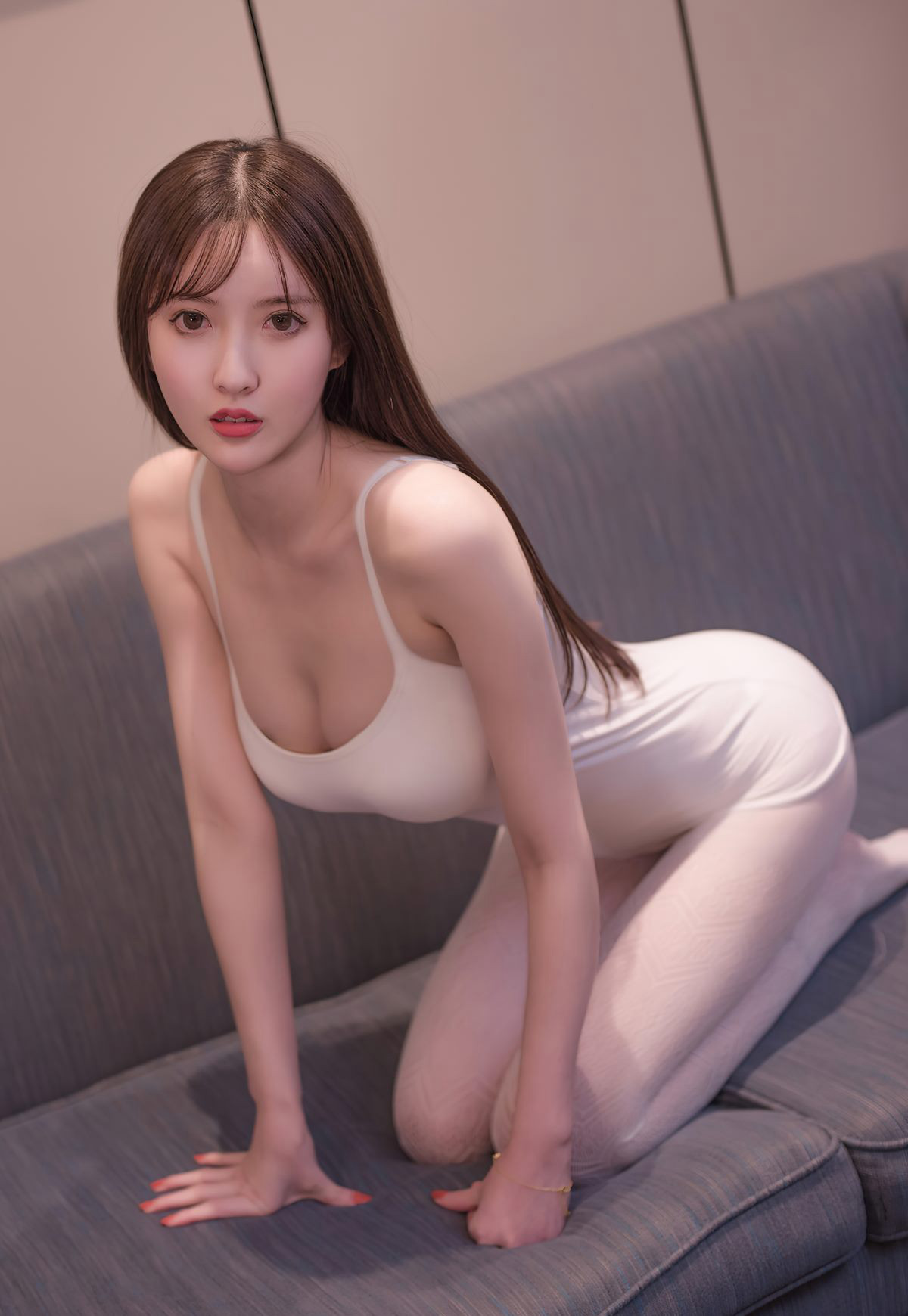 林芮希极品白丝美腿性感皮裙诱惑情趣内衣风骚姿势