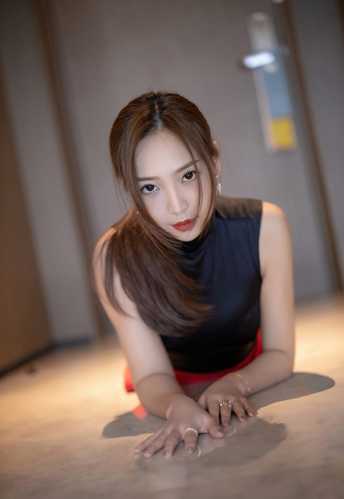 郑颖姗性感包臀裙风骚黑丝袜美腿高跟玉足丁字裤翘臀