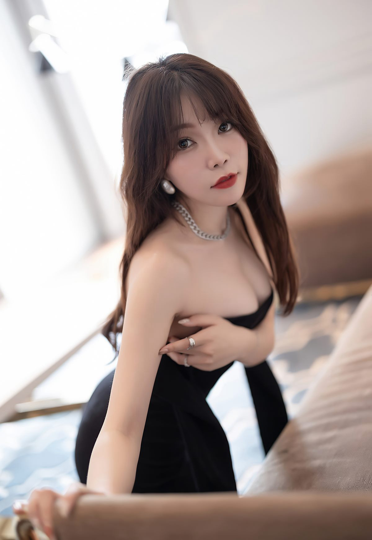 芝芝Booty诱惑高翘臀风骚裸背性感黑丝袜极品美少妇