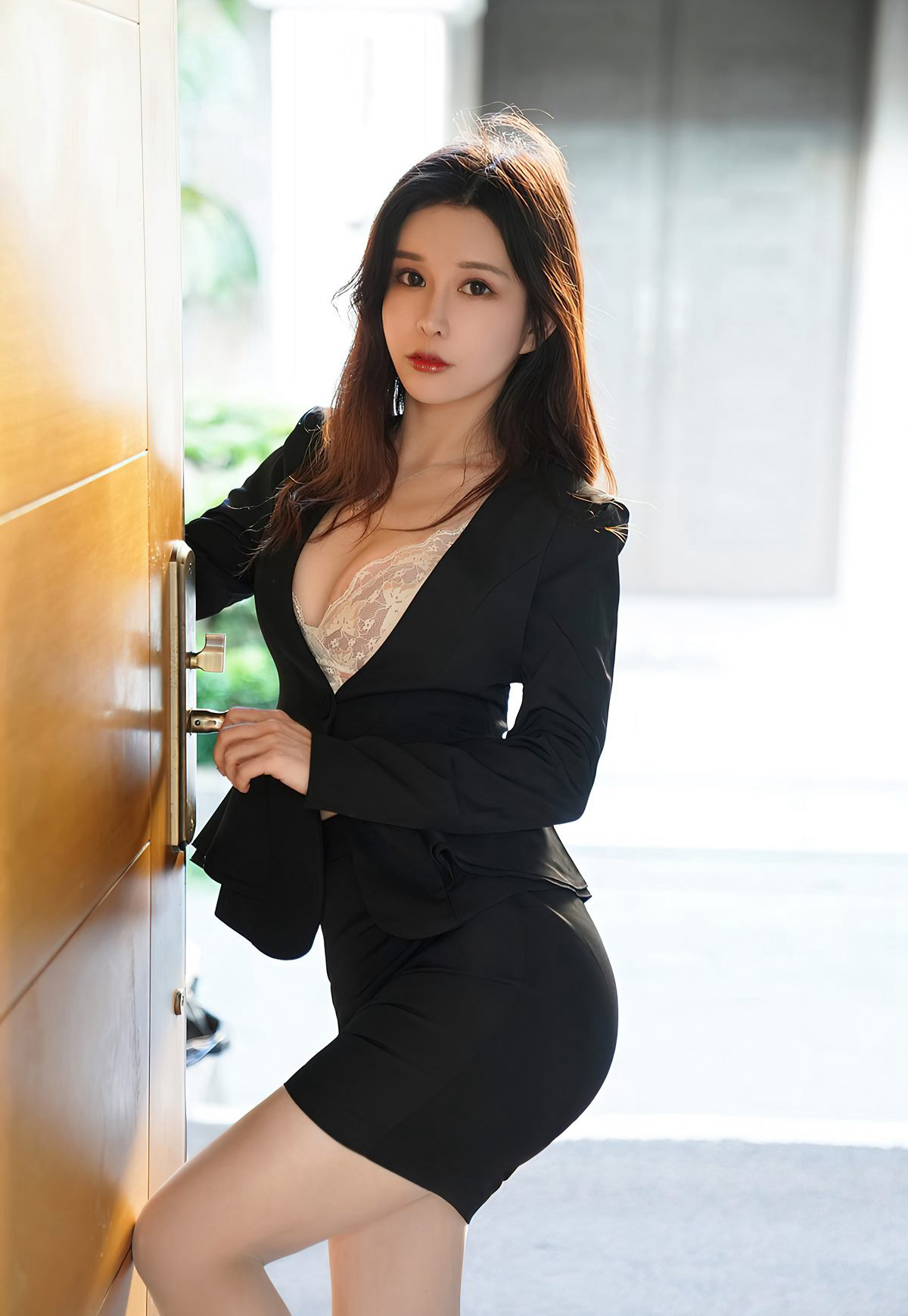 张雨萌风骚秘书性感肉丝袜制服诱惑丰满美臀