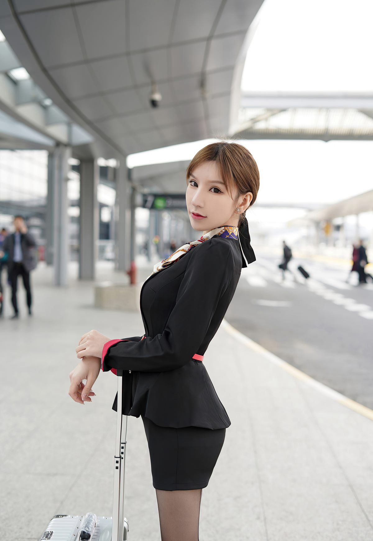 性感秘书周于希最新图集诱惑制服办公室脱黑丝袜美腿高跟