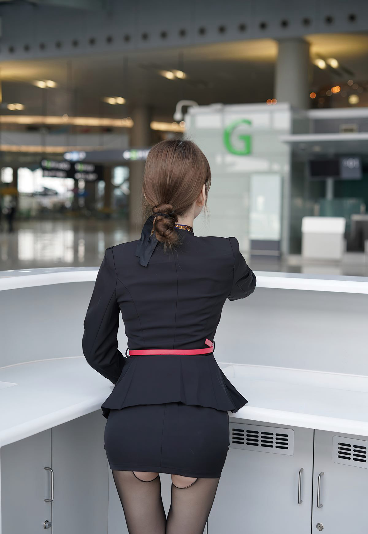 性感秘书周于希最新图集诱惑制服办公室脱黑丝袜美腿高跟