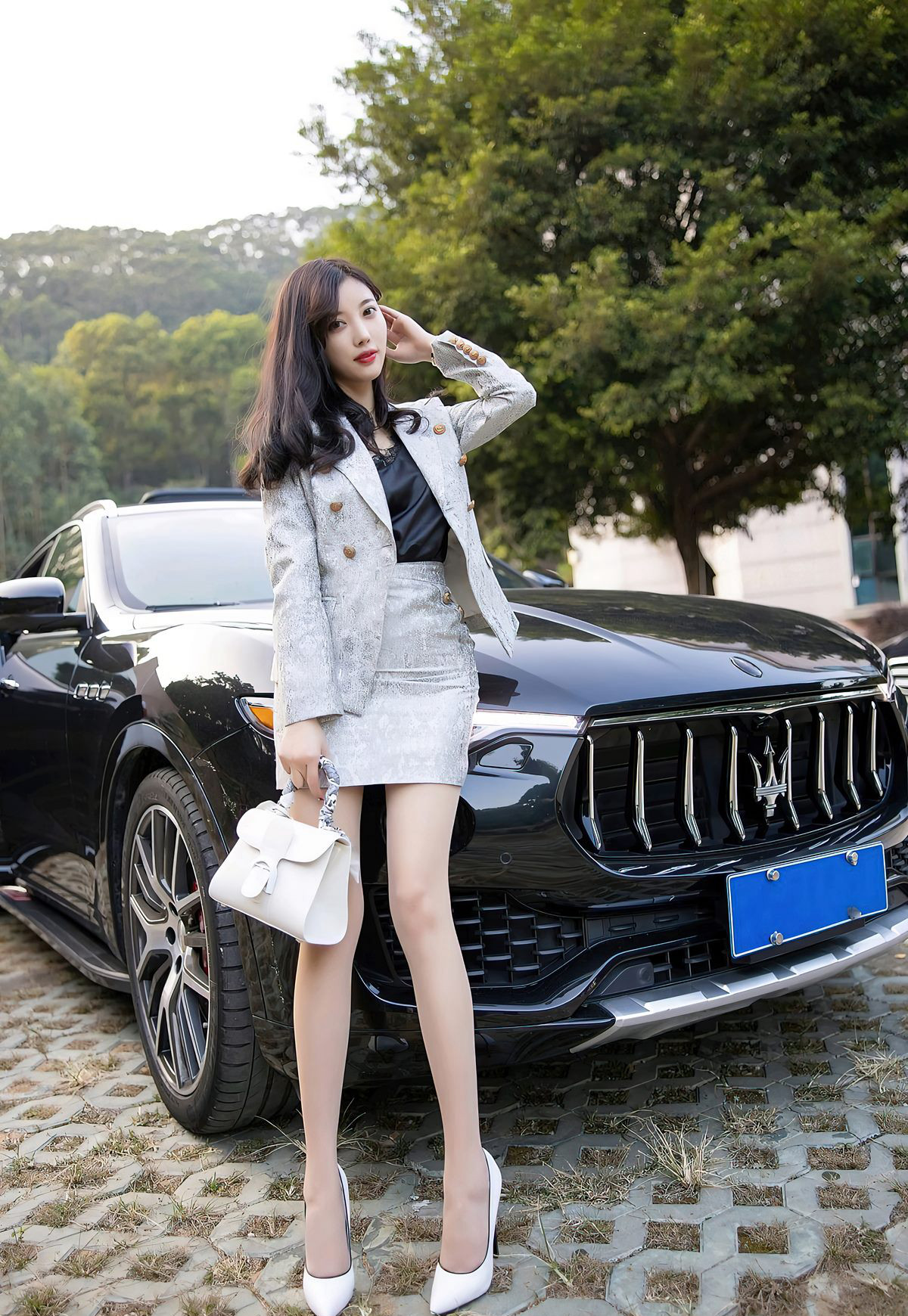 性感车模杨晨晨2021诱惑美腿制服高跟高清写真集