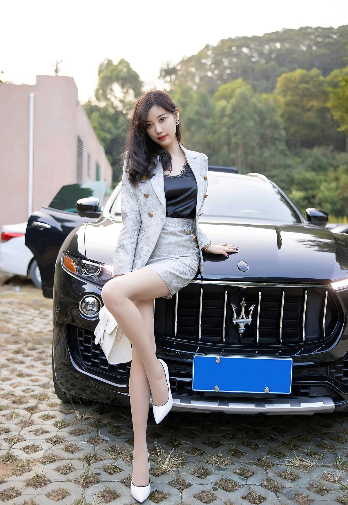 性感车模杨晨晨2021诱惑美腿制服高跟高清写真集