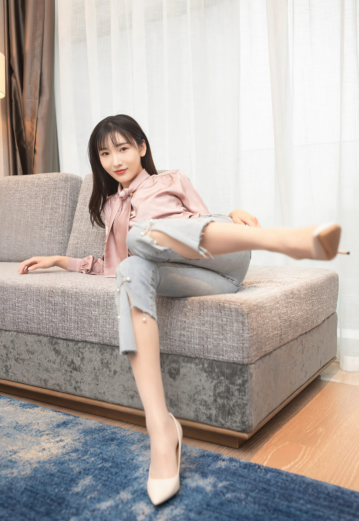 陆萱萱性感牛仔裤肉丝袜高跟玉足性感脱丝袜套图