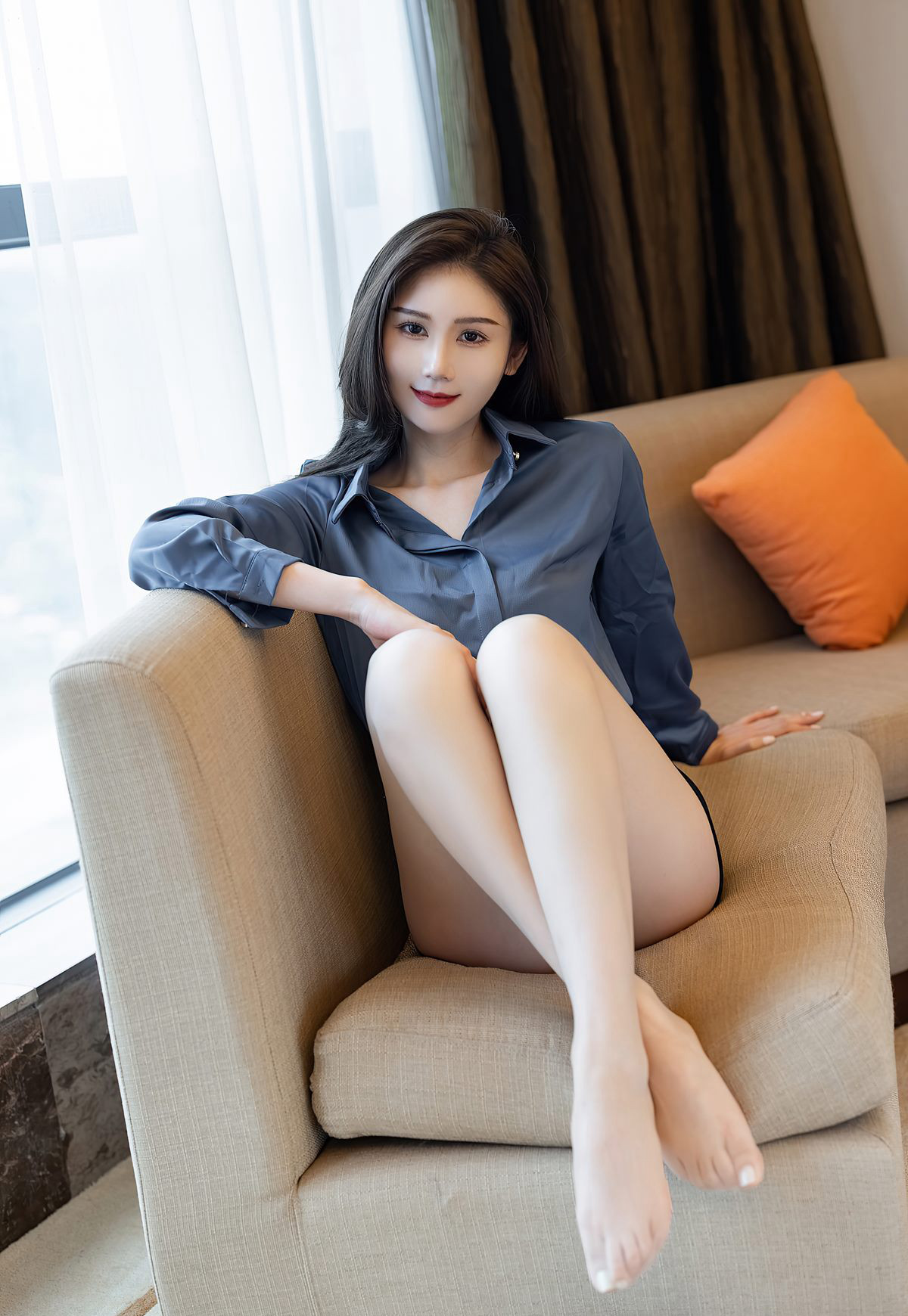 性感秘书风骚制服诱惑性感包臀裙高翘臀姿势完美灰丝美腿高跟