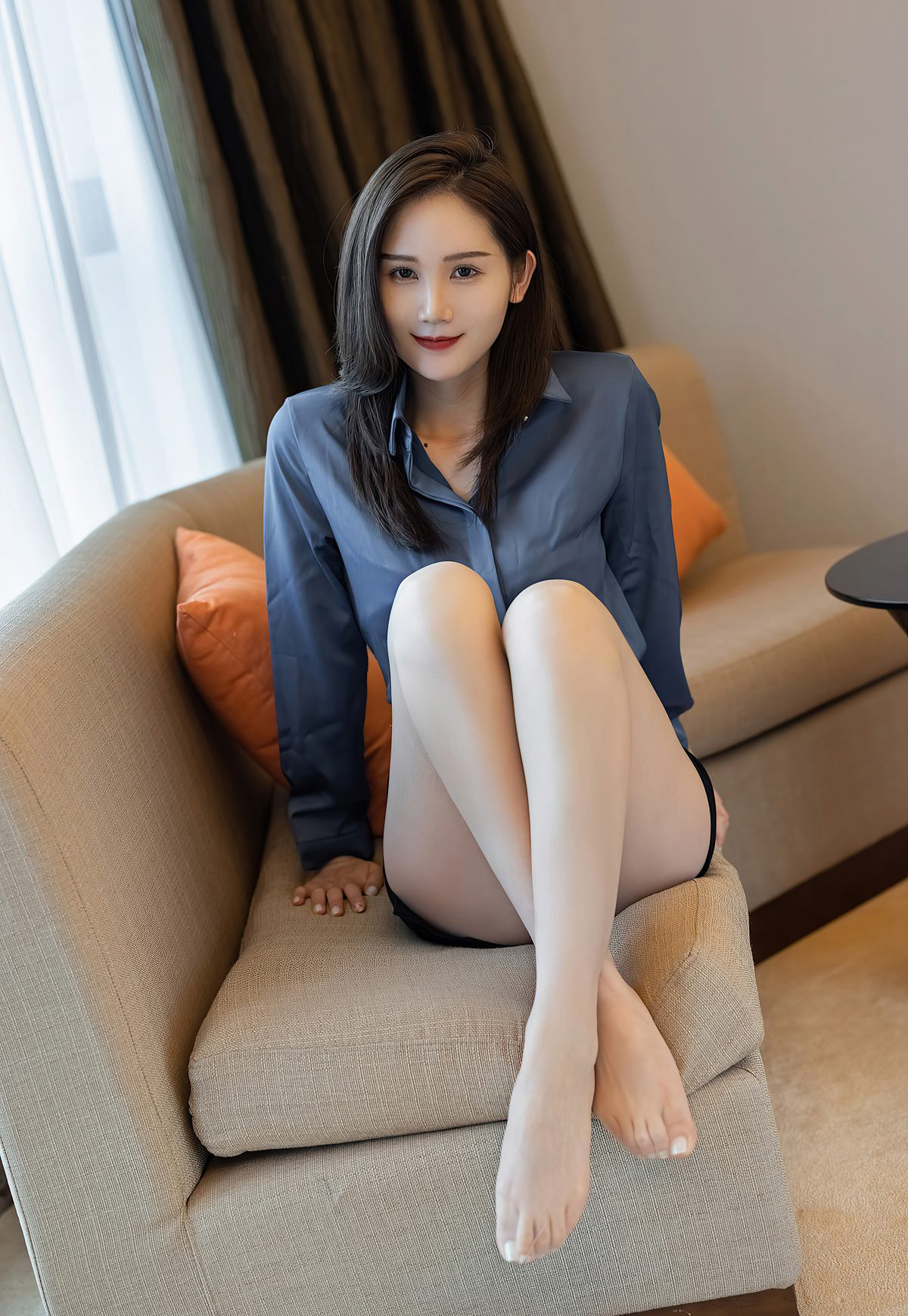 性感秘书风骚制服诱惑性感包臀裙高翘臀姿势完美灰丝美腿高跟