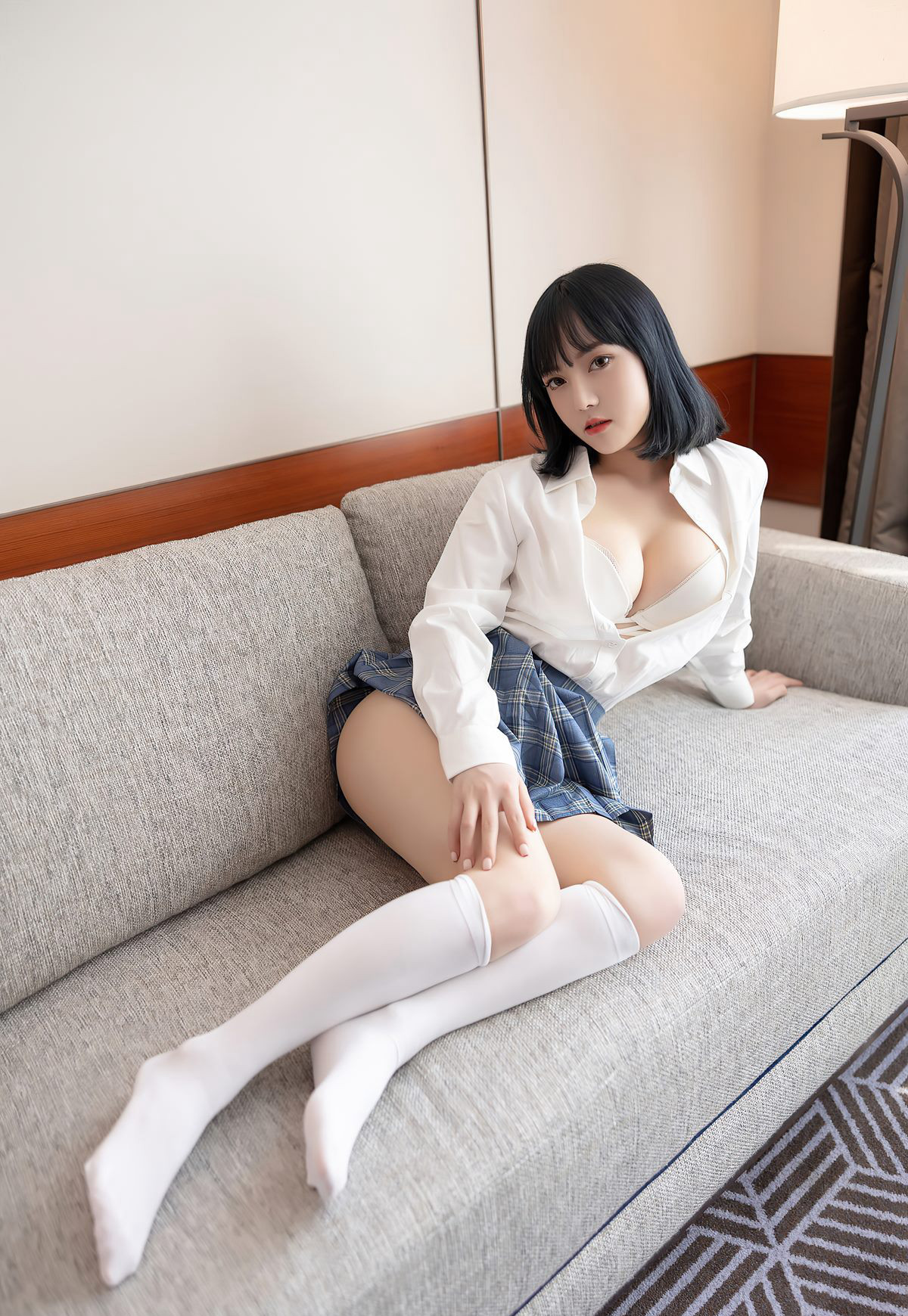 大胸妹子豆瓣酱性感JK制服大尺度丰满美胸白丝图片