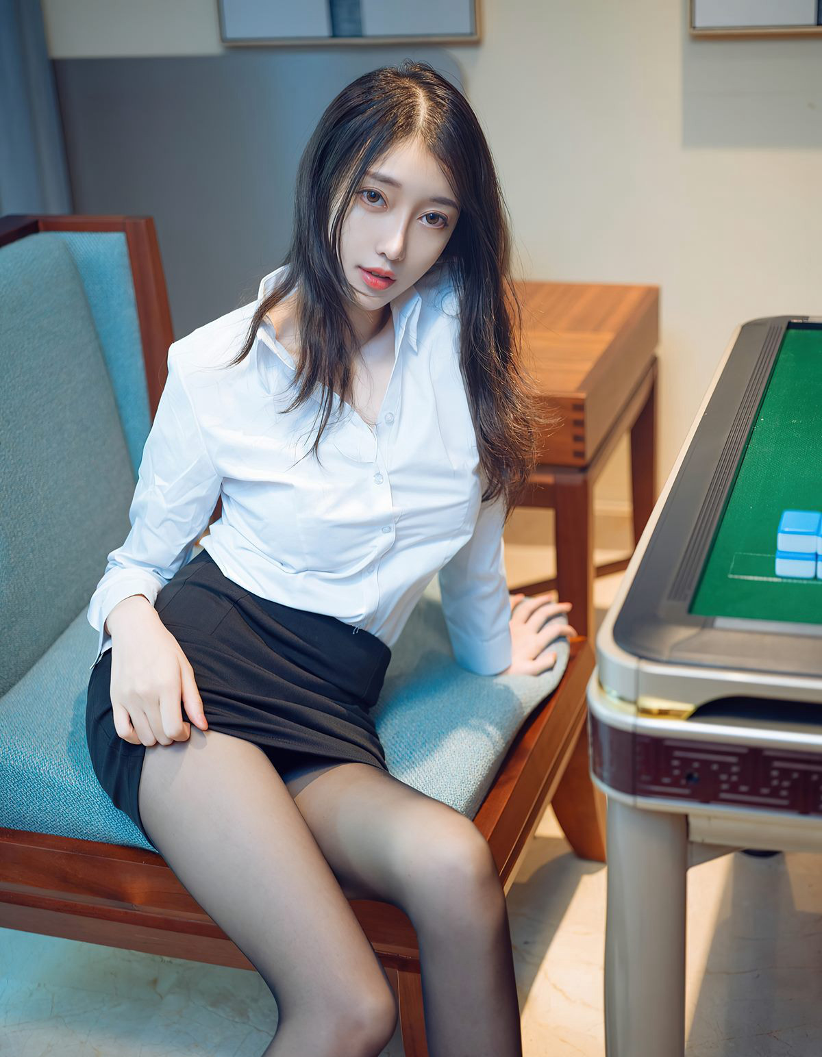 玥儿玥制服诱惑丝袜美臀性感制服诱惑黑丝高跟足底裸胸