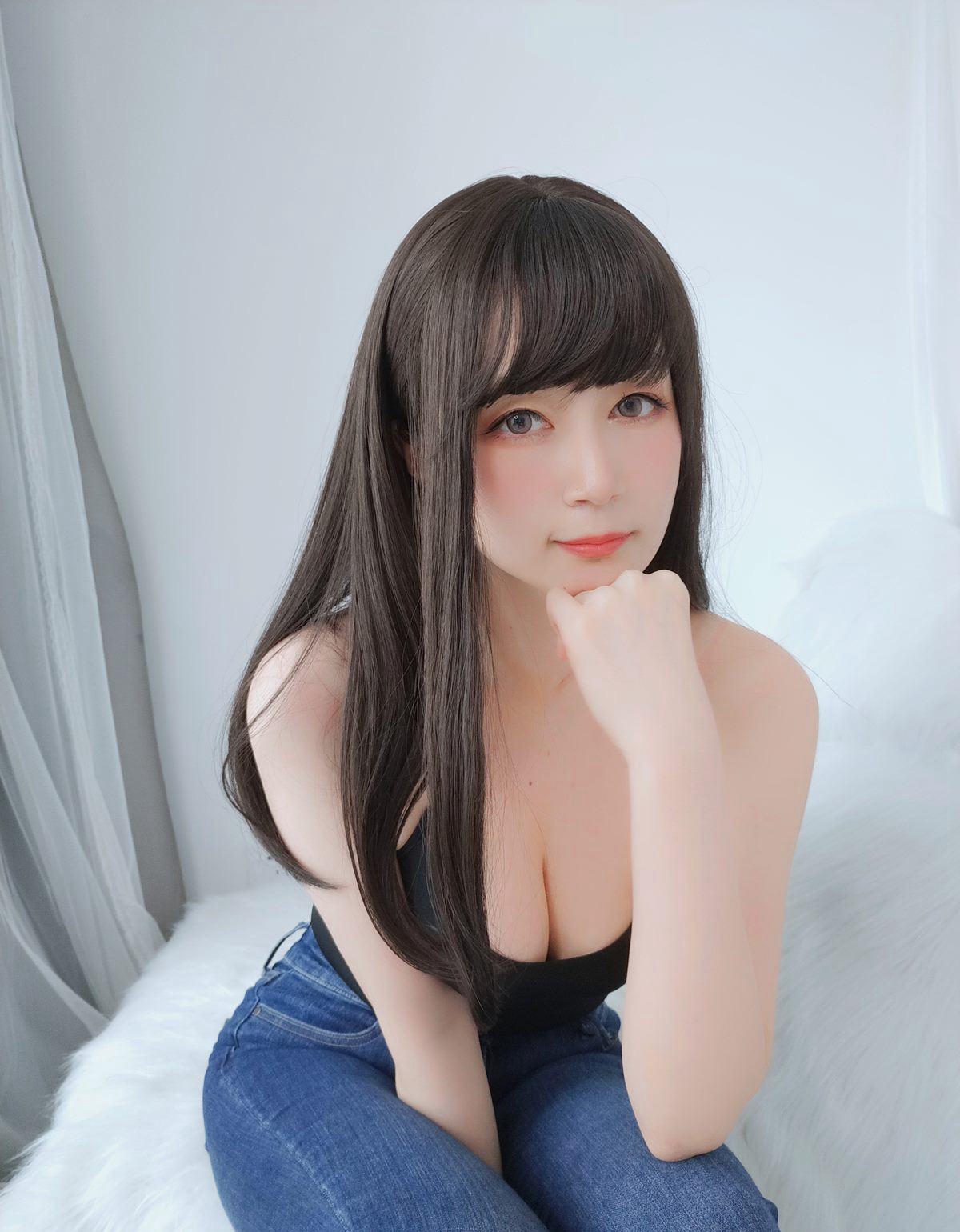 白银81性感cos诱惑白嫩裸胸紧身牛仔裤超污翘臀美臀