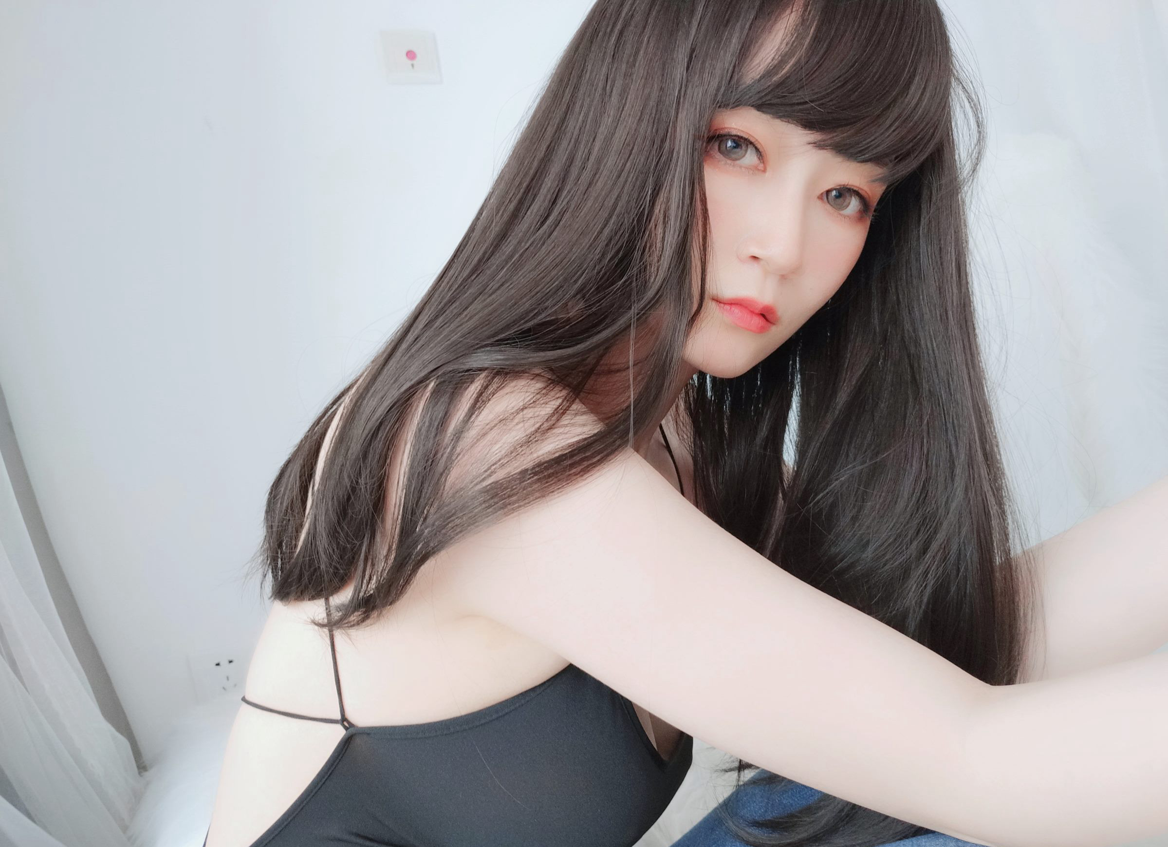 白银81性感cos诱惑白嫩裸胸紧身牛仔裤超污翘臀美臀