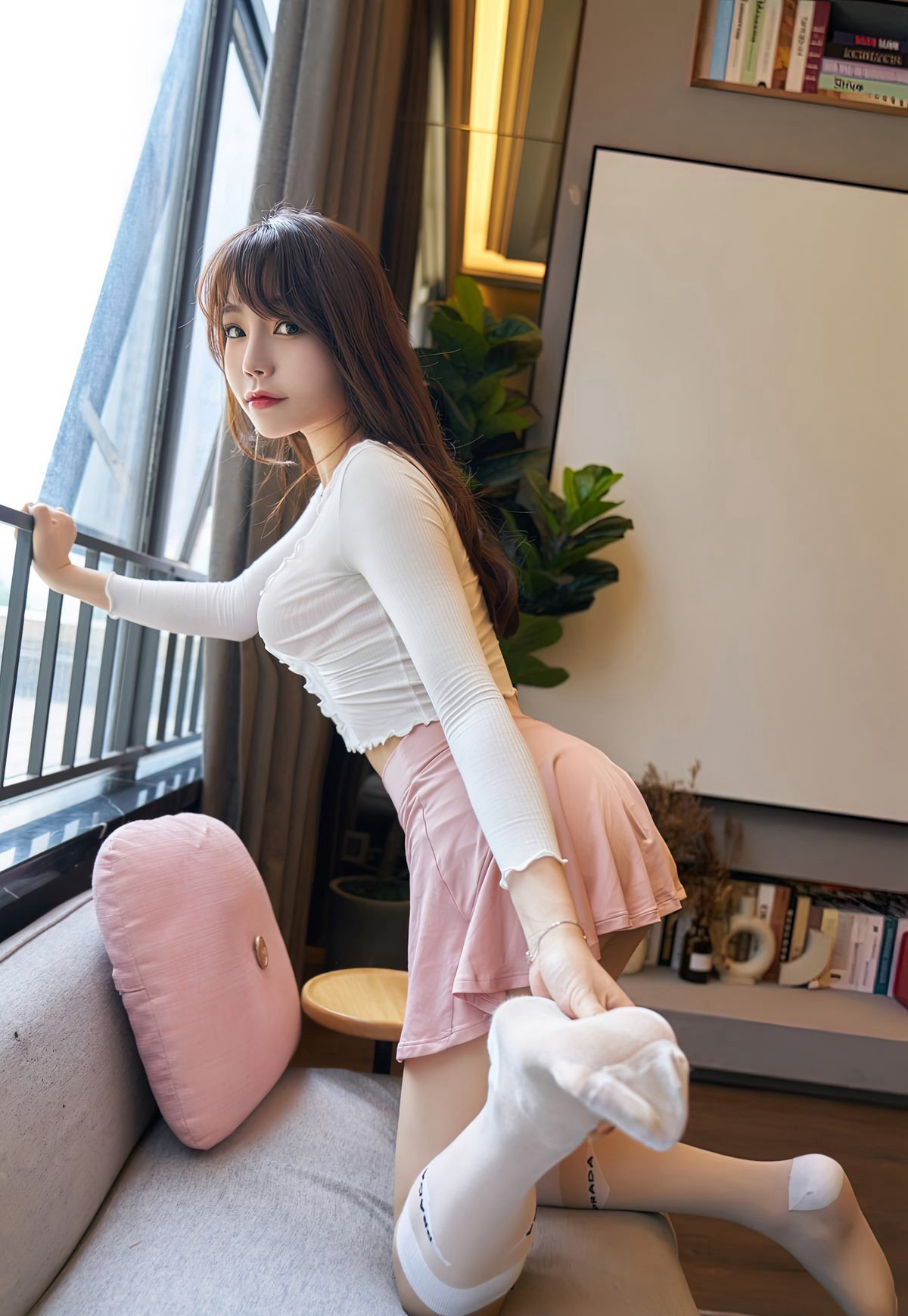 芝芝Booty白丝美腿丰满大胸极品高翘臀风骚姿势美少妇