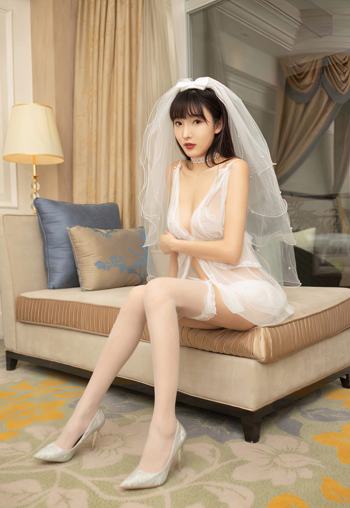 陆萱萱白丝高跟美腿性感蕾丝情趣内衣风骚撅臀腿控福利