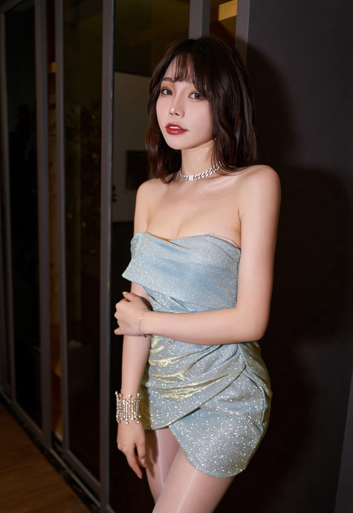 芝芝Booty肉丝荧光丝袜无内性感高跟风骚大奶美女