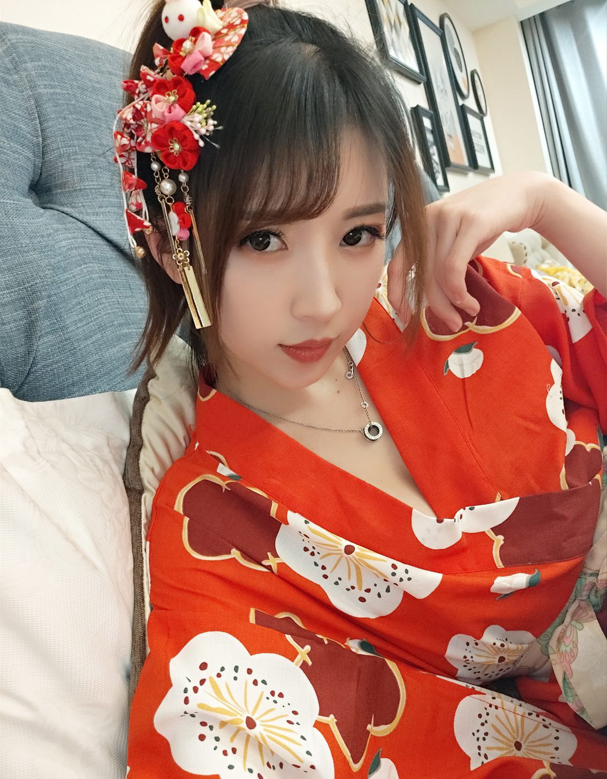 COSER露娜黑丝丰满大胸超污高清cosplay丝袜美脚