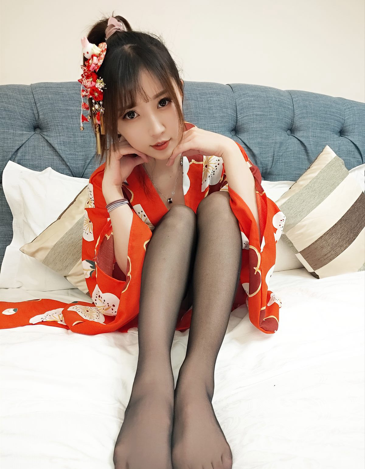 COSER露娜黑丝丰满大胸超污高清cosplay丝袜美脚