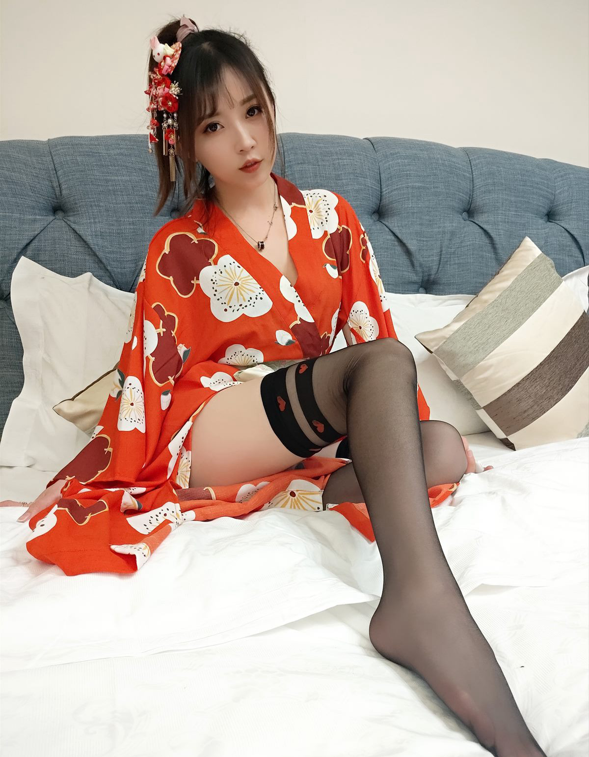 COSER露娜黑丝丰满大胸超污高清cosplay丝袜美脚