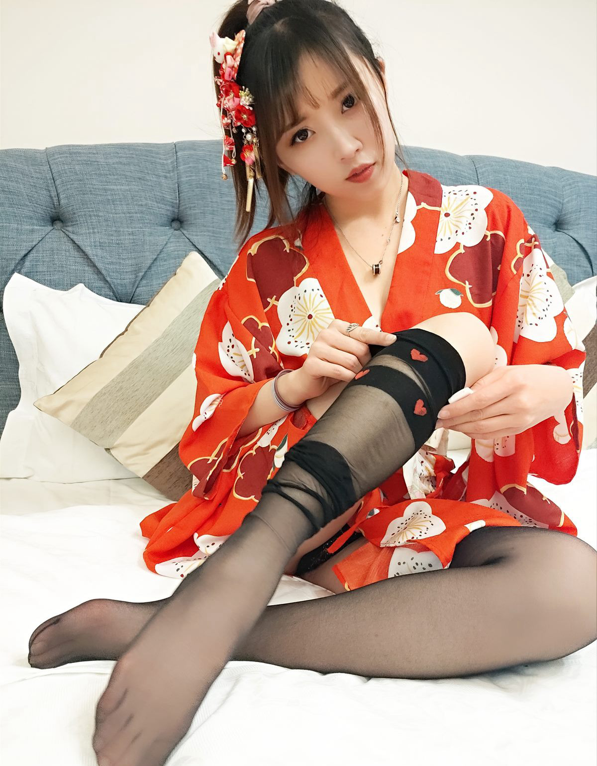 COSER露娜黑丝丰满大胸超污高清cosplay丝袜美脚