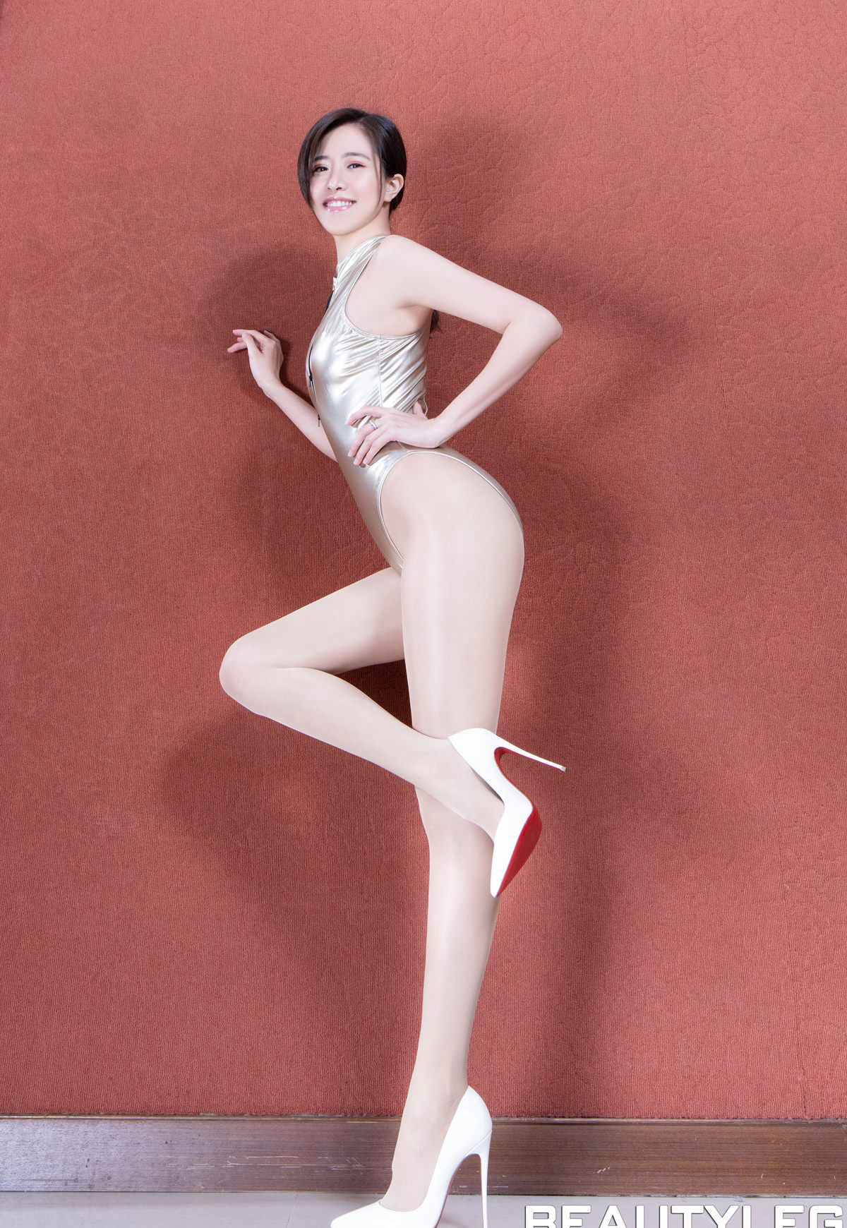 Beautyleg性感女神Olivia黑丝高跟吊带丁字裤撅臀诱惑