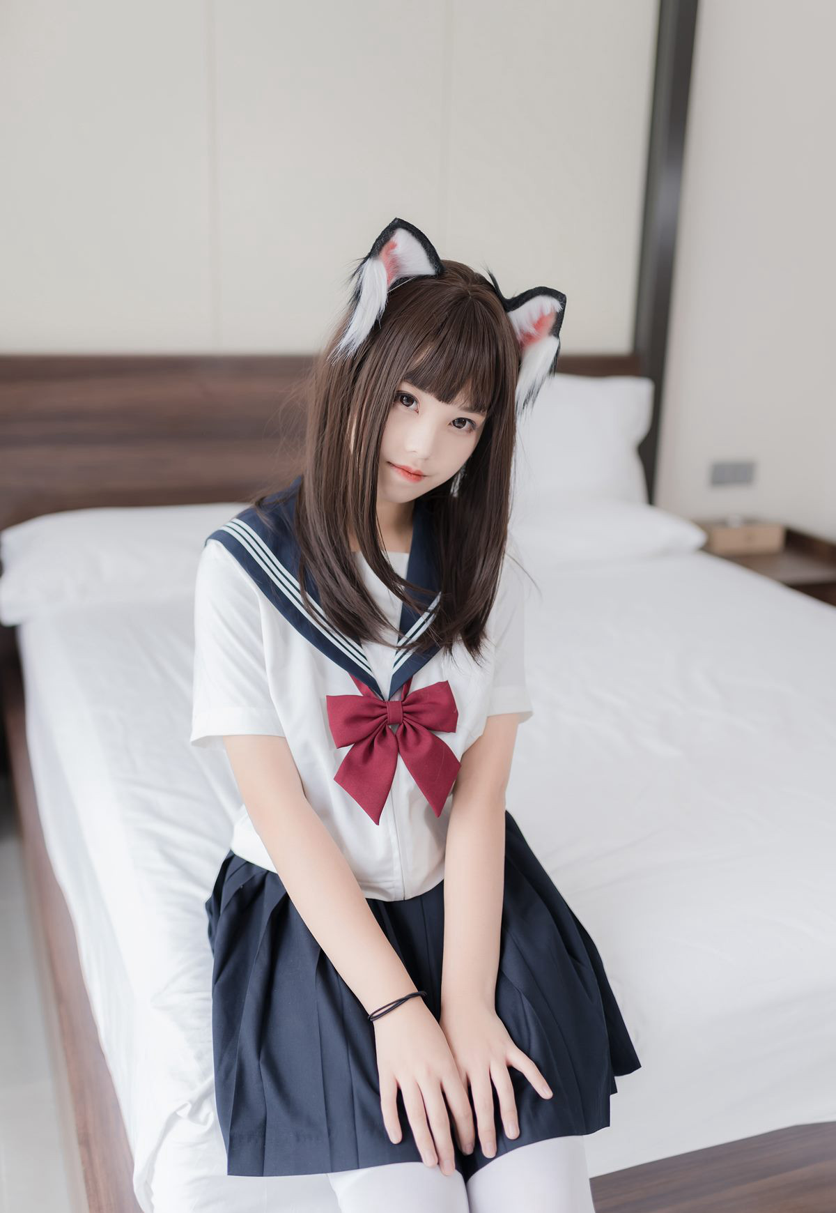 蜜汁猫裘COSPLAY极品白丝学生装性感超短裙美腿写真