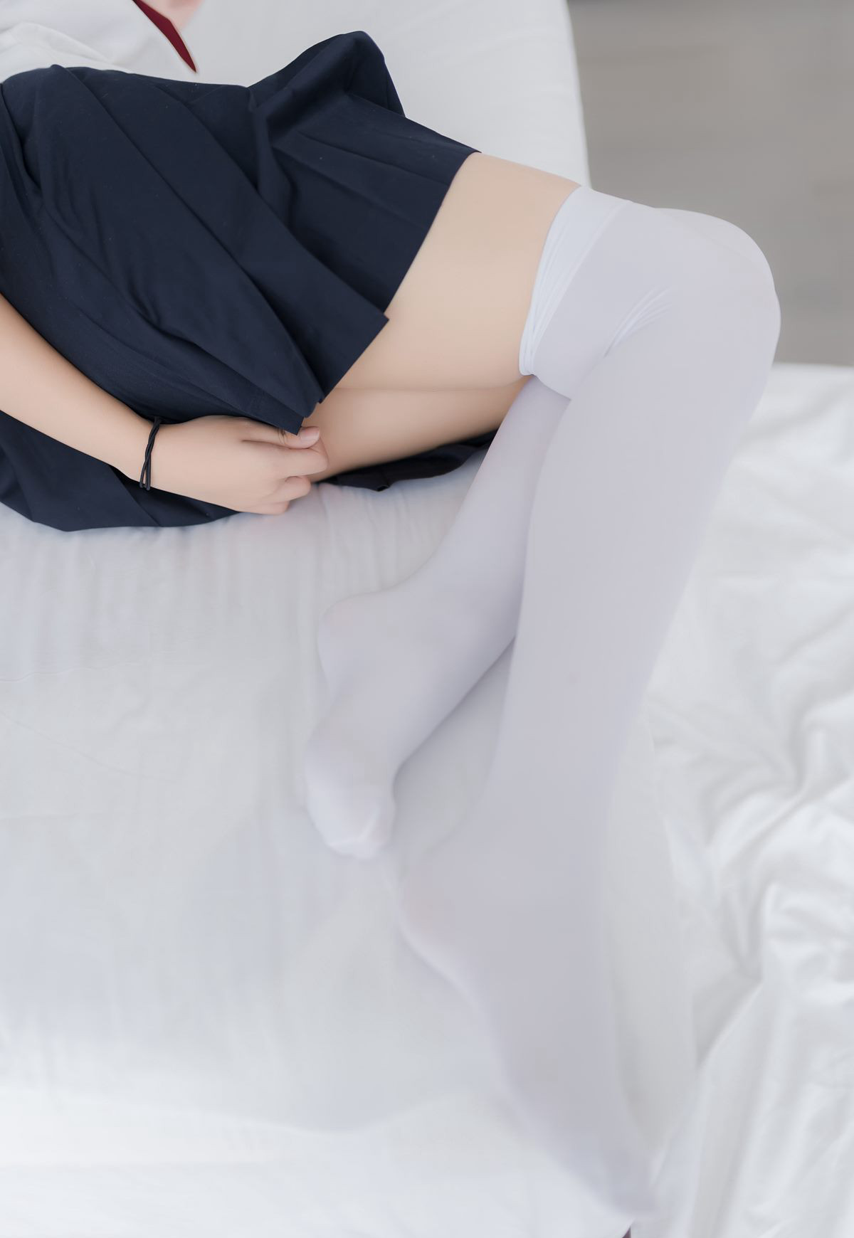 蜜汁猫裘COSPLAY极品白丝学生装性感超短裙美腿写真