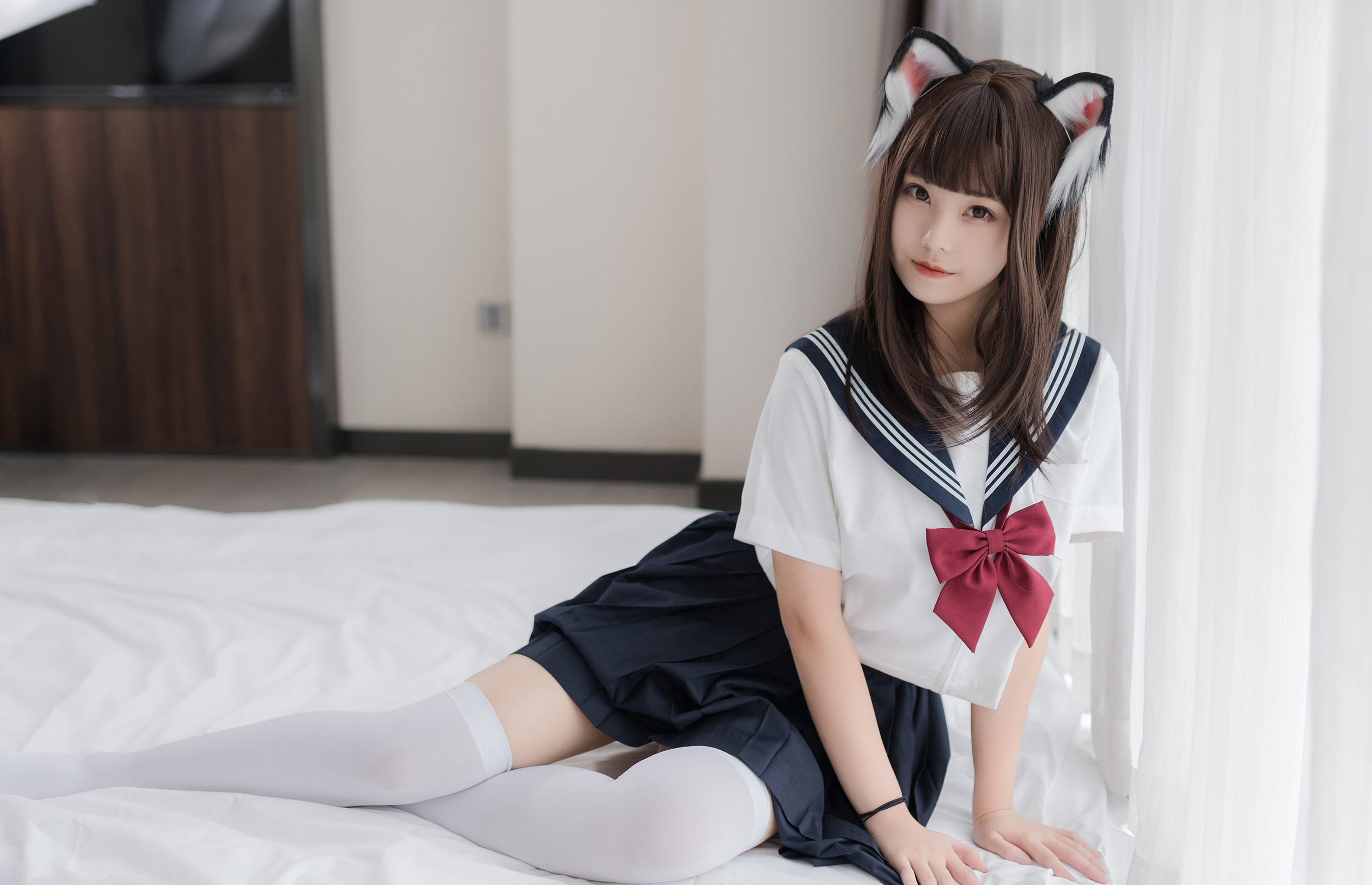 蜜汁猫裘COSPLAY极品白丝学生装性感超短裙美腿写真