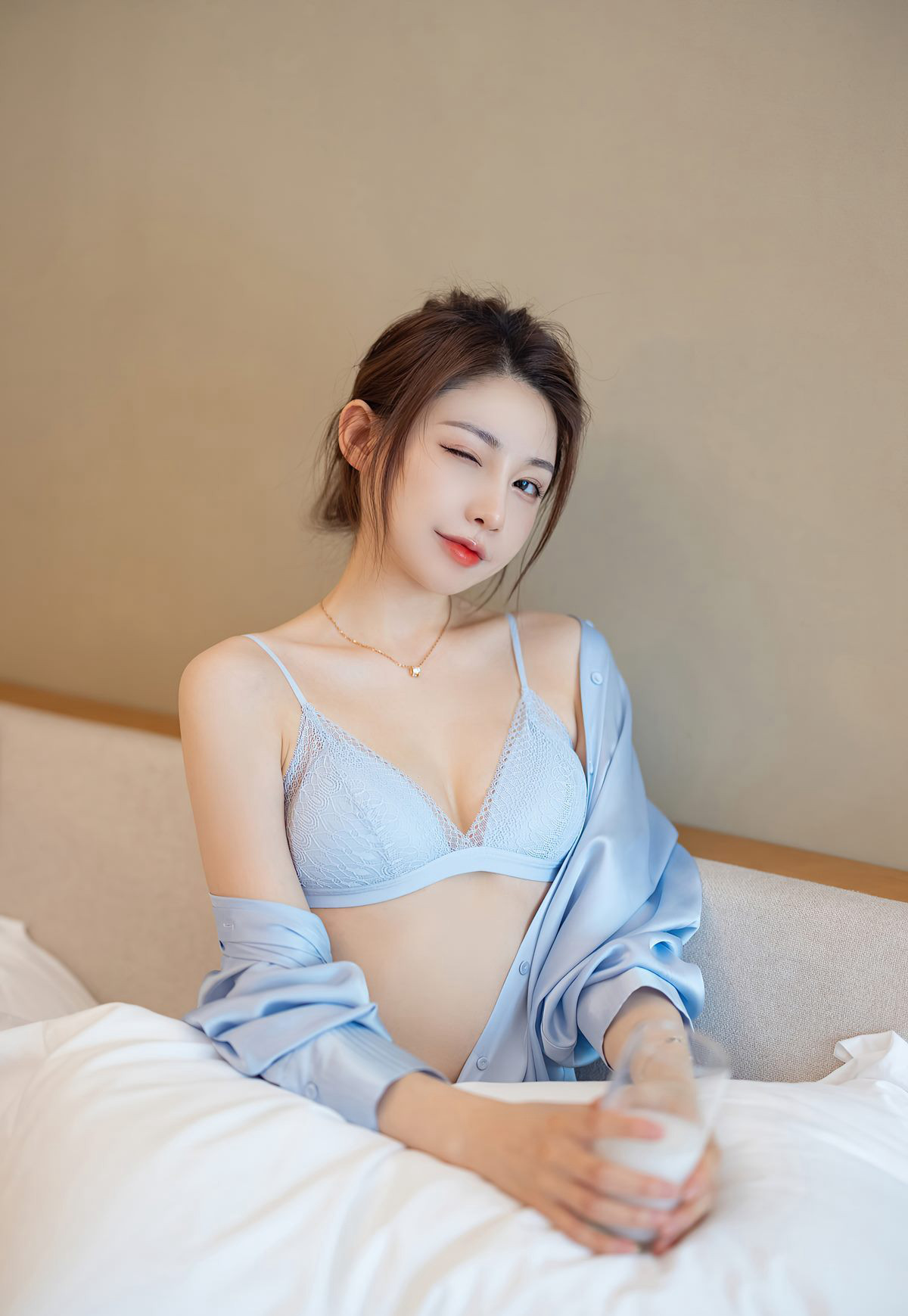 爱蜜社女神刘奕宁气质制服诱惑性感内衣风骚高颜值