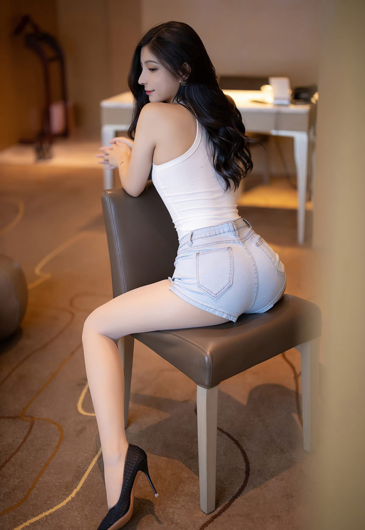 小蛮妖性感热裤肉丝袜高跟完美大圆臀666人体艺术