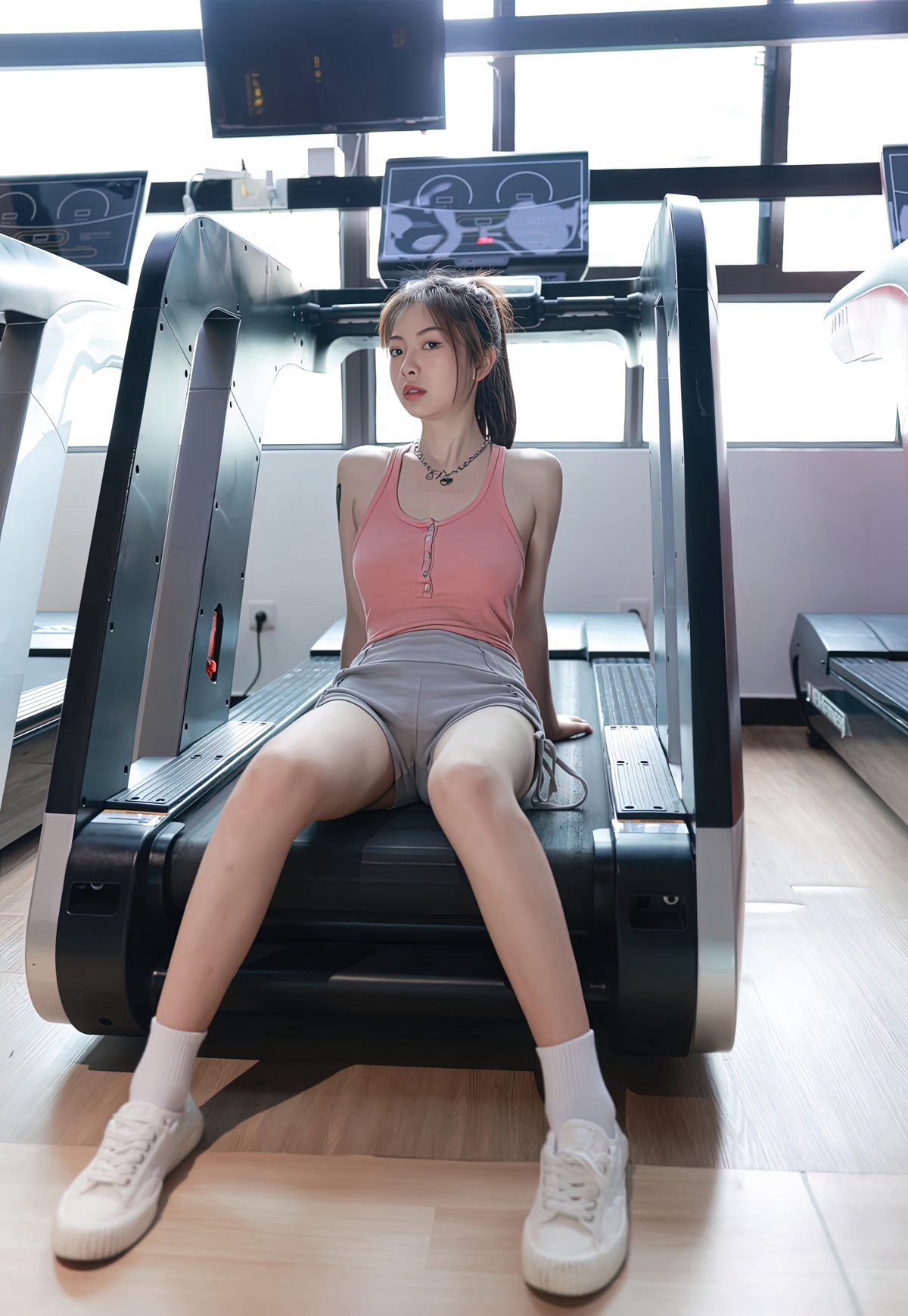 明日花桃桃健身美女性感热裤美女私密部位高清图