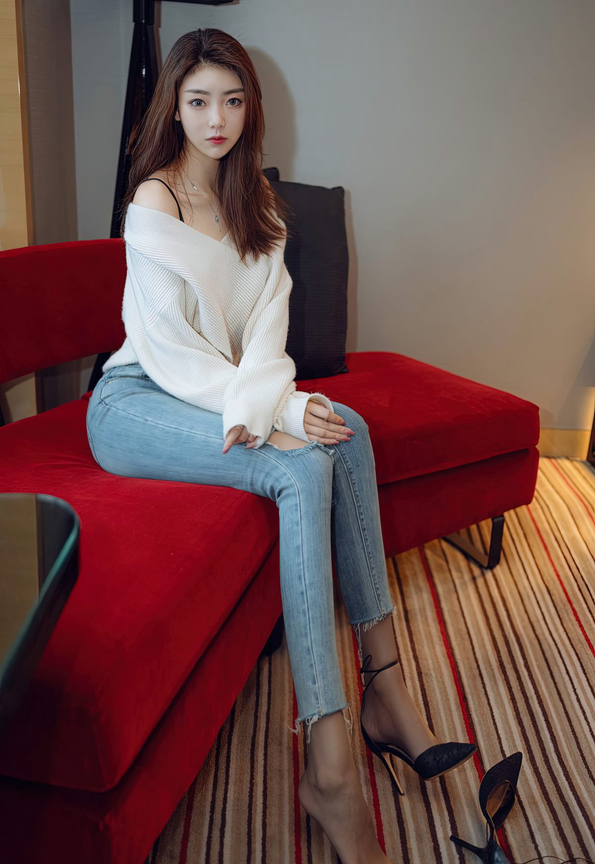 可樂Vicky性感紧身牛仔裤高清翘臀性感肉丝袜高跟