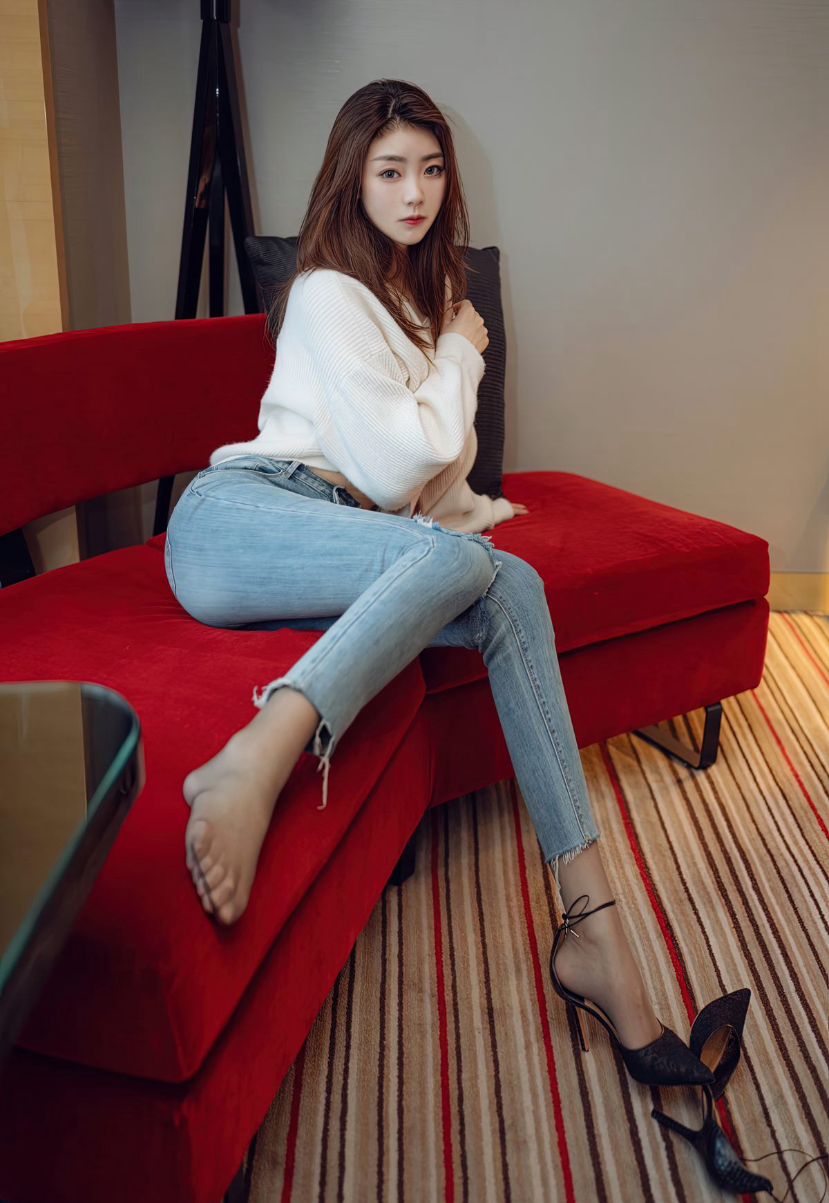 可樂Vicky性感紧身牛仔裤高清翘臀性感肉丝袜高跟