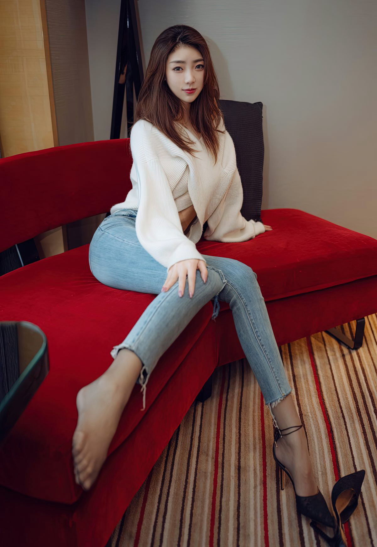 可樂Vicky性感紧身牛仔裤高清翘臀性感肉丝袜高跟