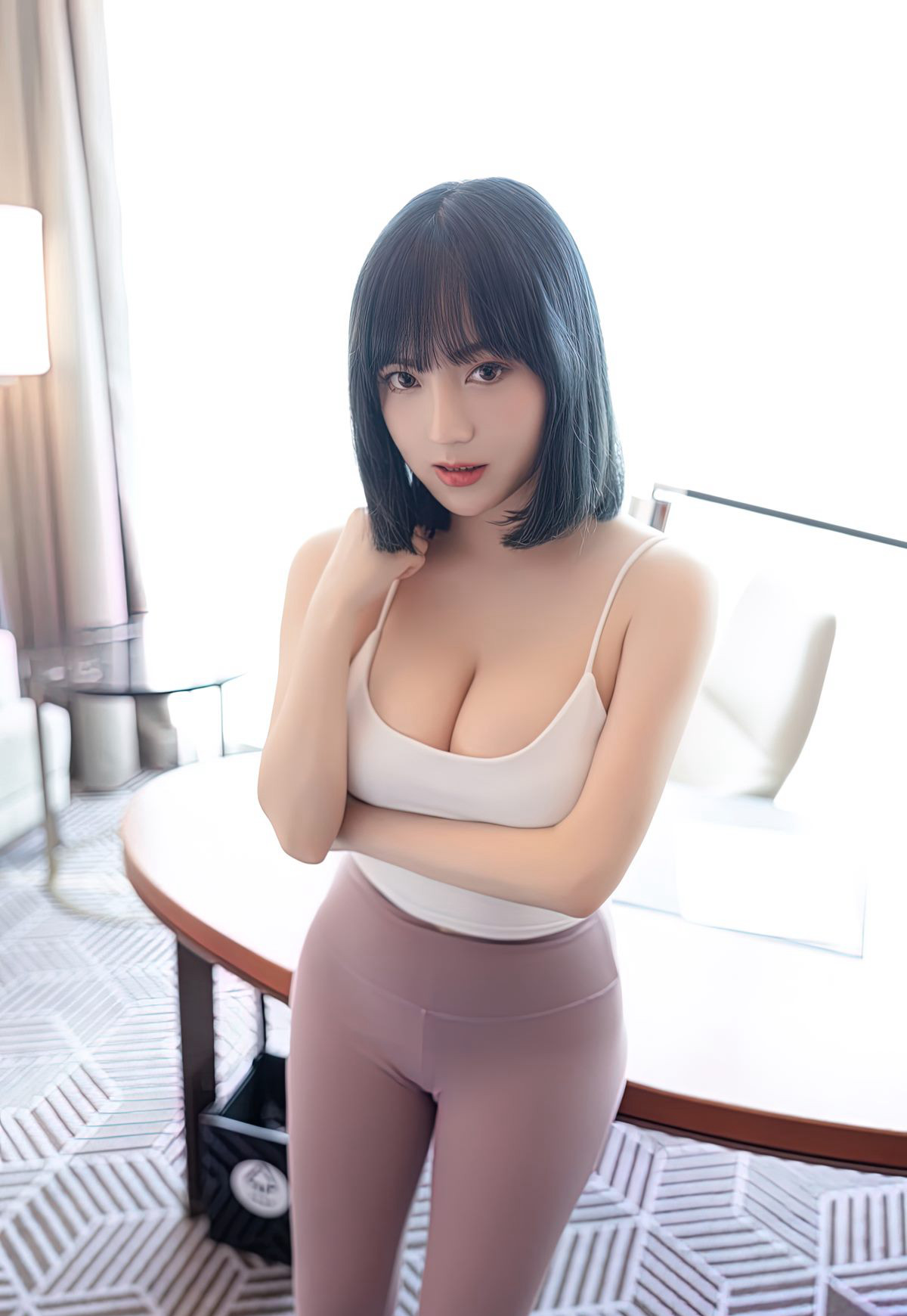 豆瓣酱性感短发极品大臀风骚姿势紧身健身美女极品肉丝玉足